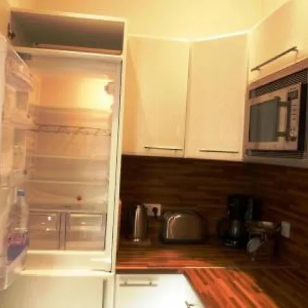 Sleeps 7 Wifi Apartman