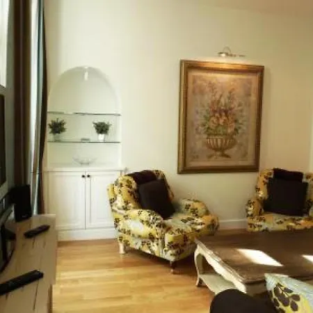 Sleeps 7 Wifi Apartman